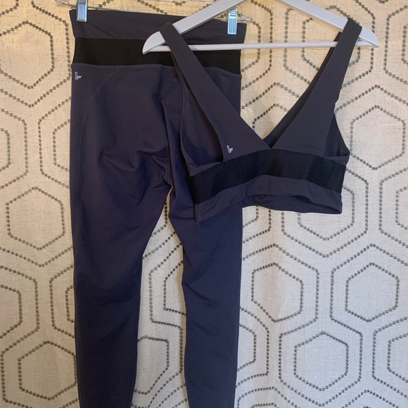 Fabletics Set - Picture 2 of 2
